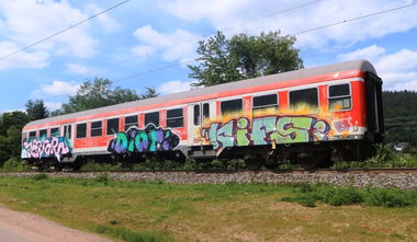 Graffiti Train - Photo by GUETERSLOW