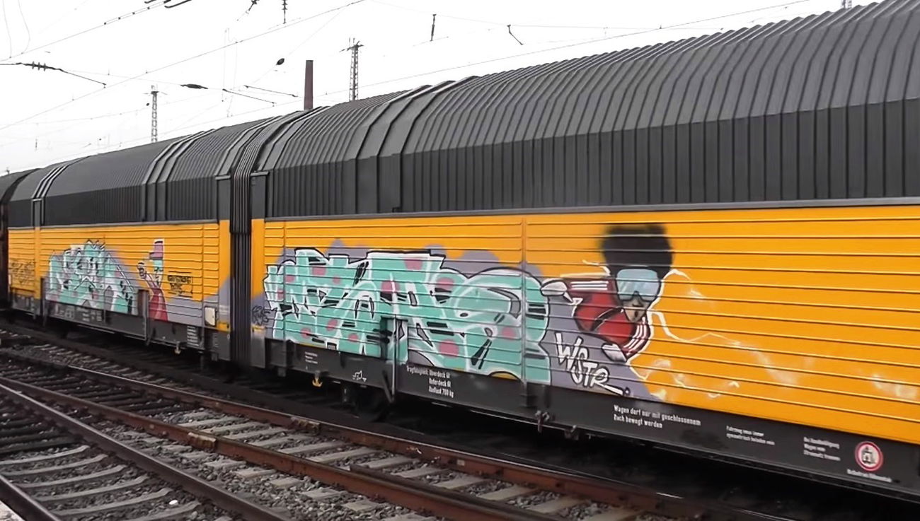 Graffiti Train - Photo by GUETERSLOW