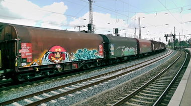 Graffiti Train - Photo by GUETERSLOW