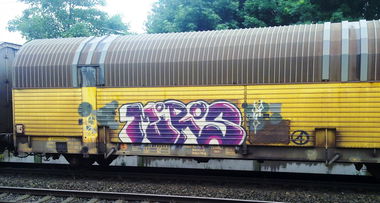 Graffiti Train - Photo by GUETERSLOW