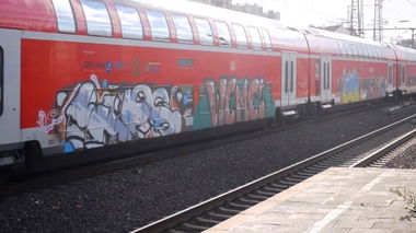 Graffiti Train - Photo by GUETERSLOW