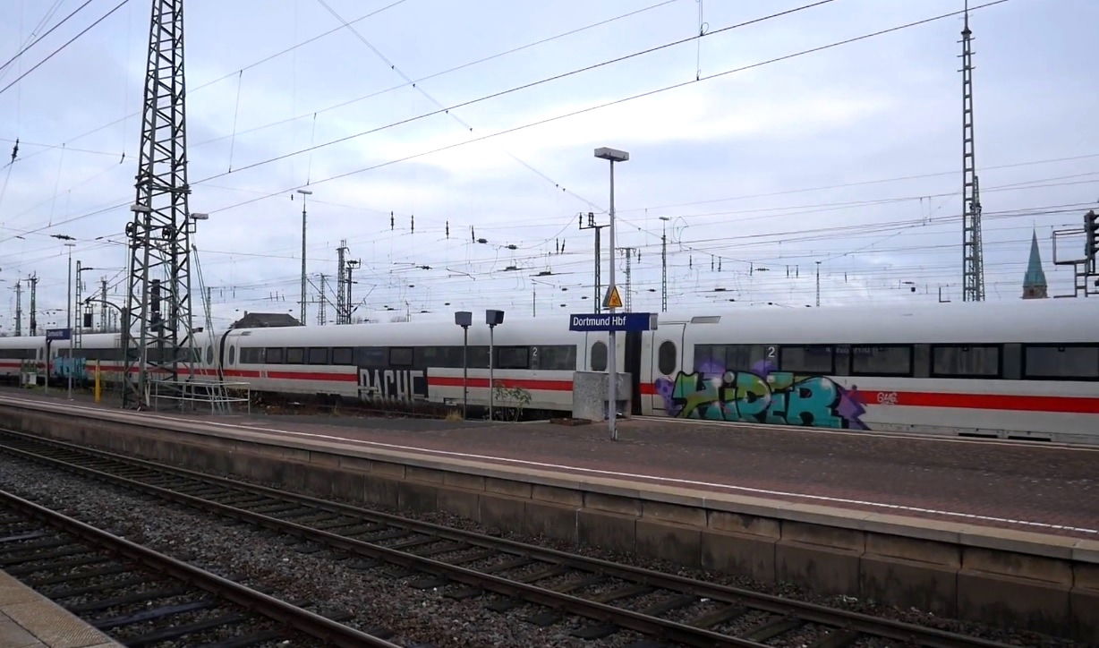 Graffiti Train - Photo by GUETERSLOW - rache, dsf, hiper (2019)
