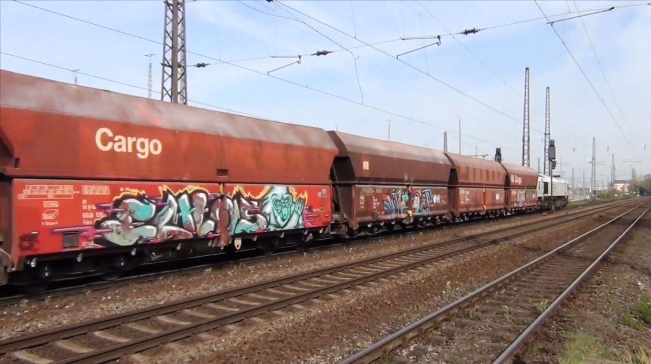 Graffiti Train - Photo by GUETERSLOW