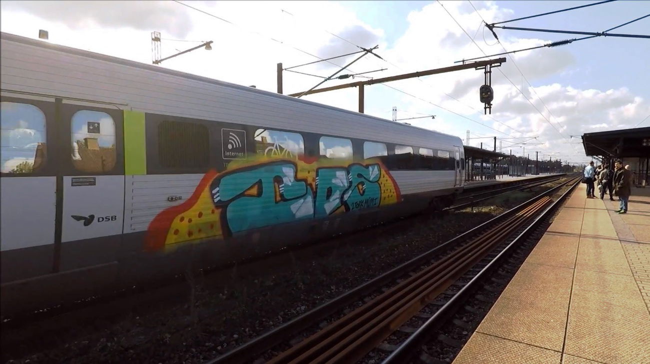 Graffiti Train - Photo by GUETERSLOW