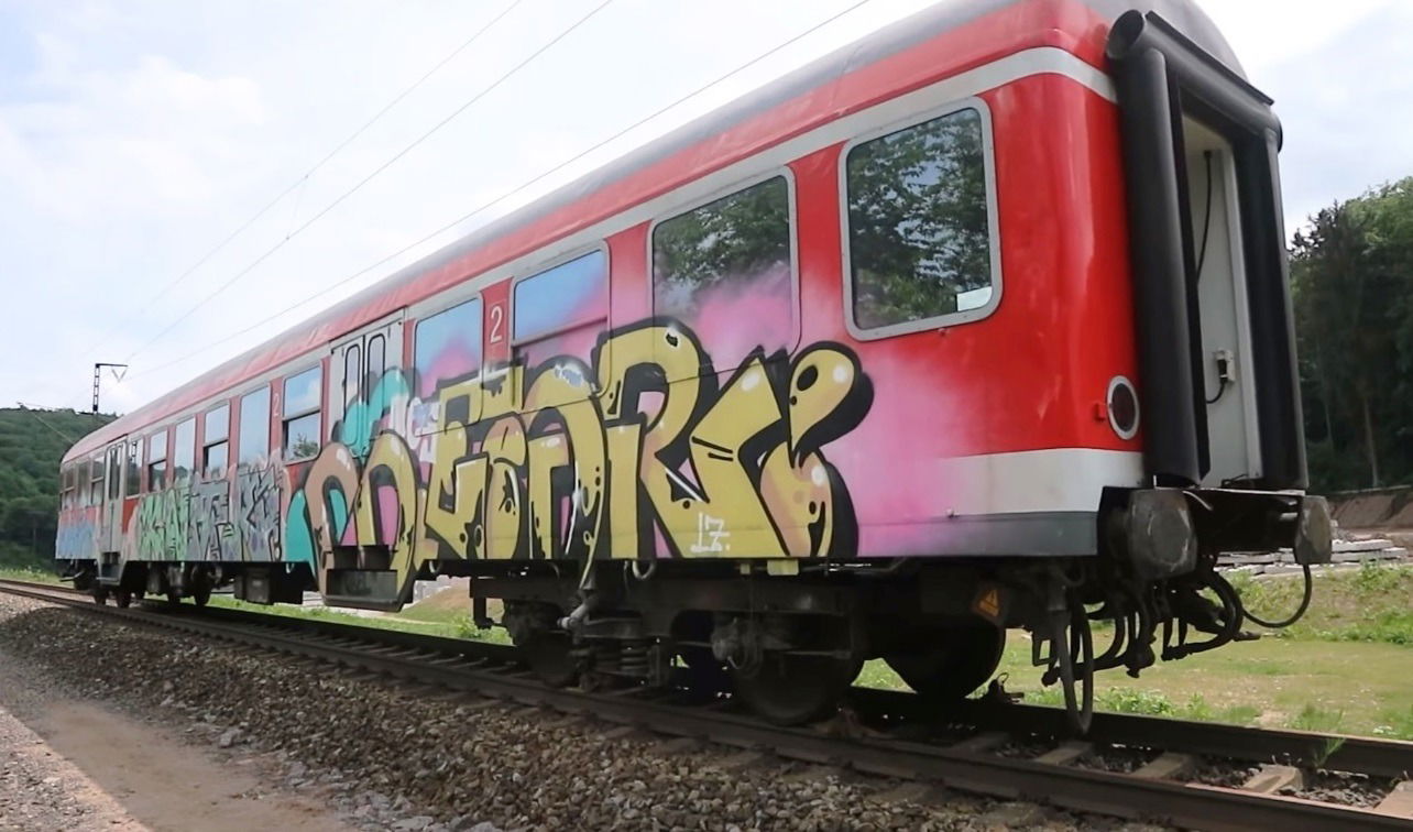 Graffiti Train - Photo by GUETERSLOW