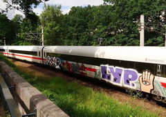 Graffiti Train - Photo by GUETERSLOW - osir, lyp