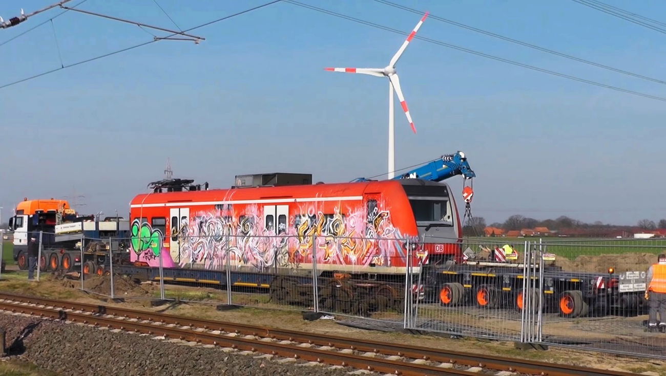 Graffiti Train - Photo by GUETERSLOW