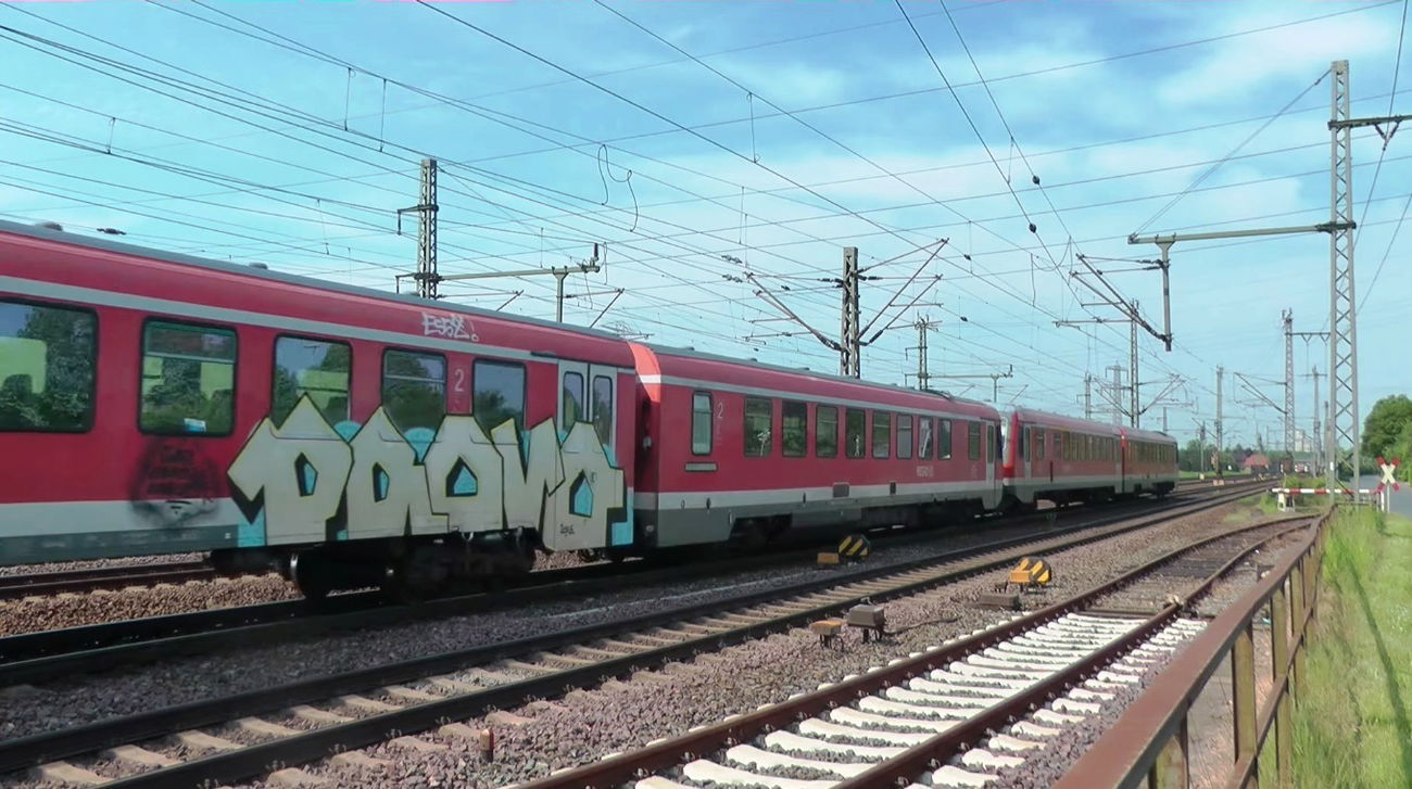 Graffiti Train - Photo by GUETERSLOW