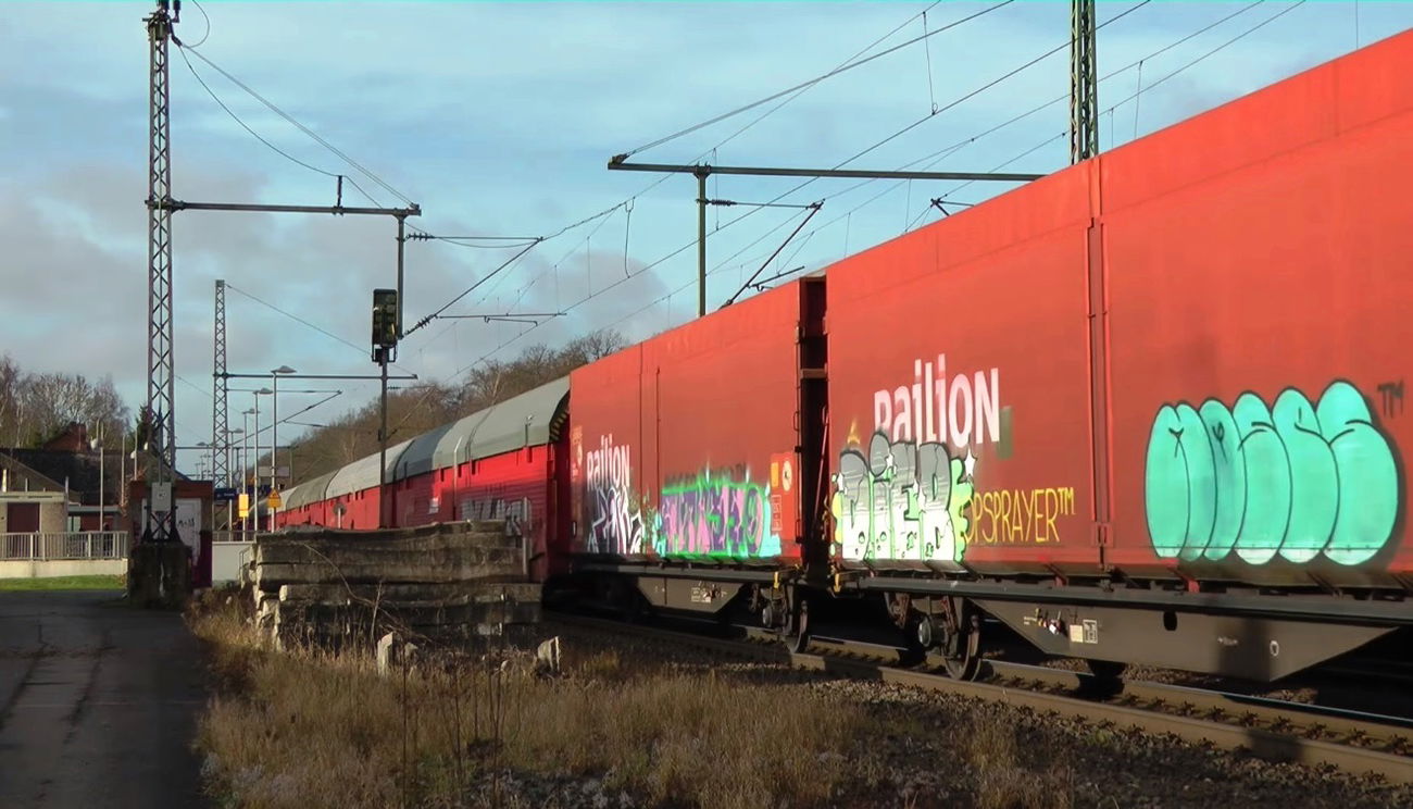 Graffiti Train - Photo by GUETERSLOW - moses