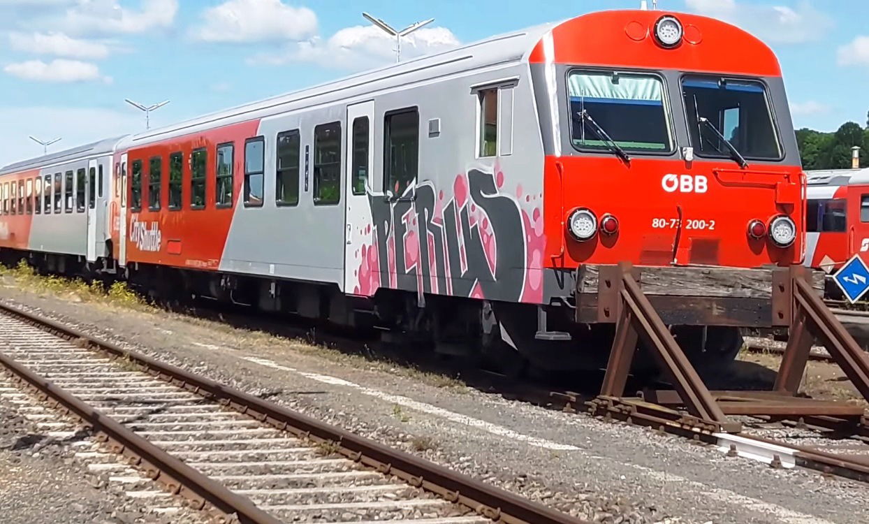 Graffiti Train - Photo by GUETERSLOW