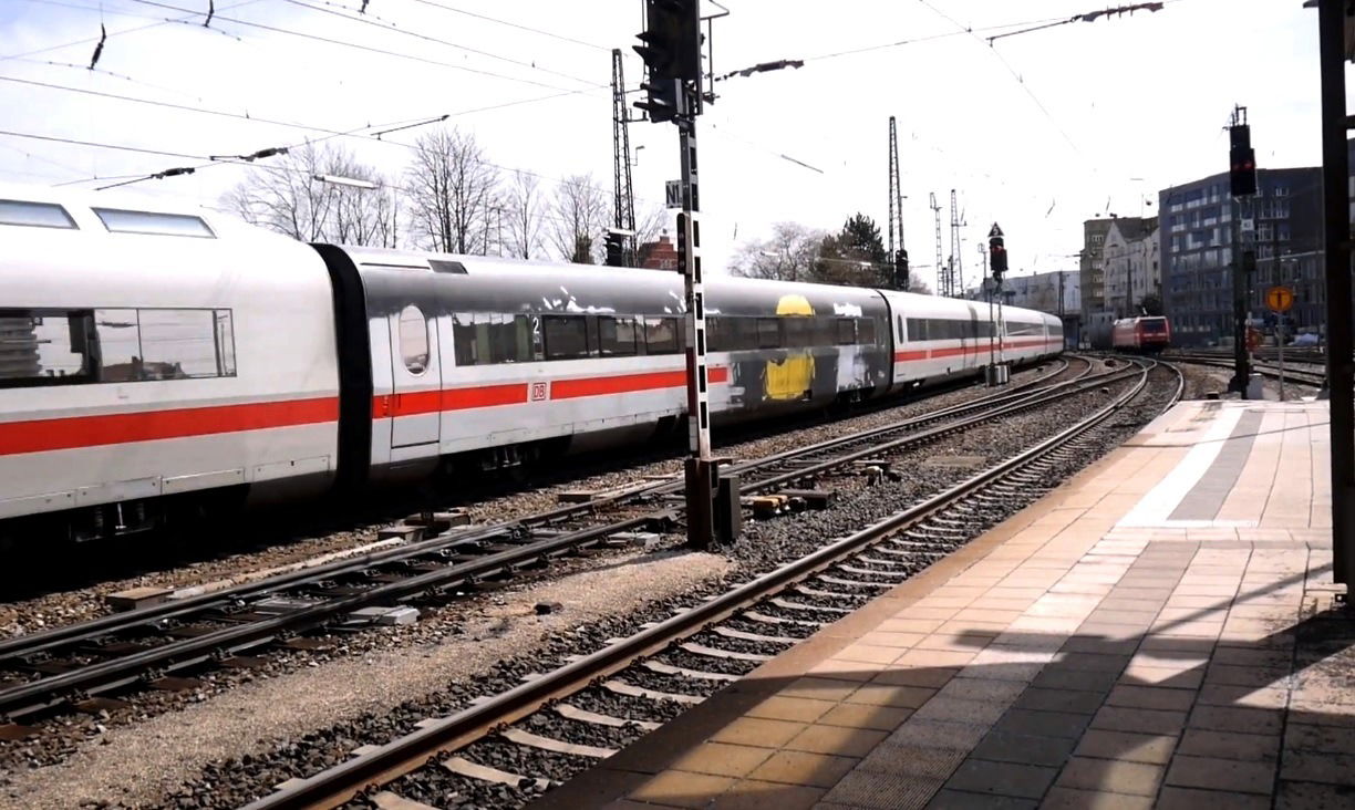 Graffiti Train - Photo by GUETERSLOW - tese (2018)