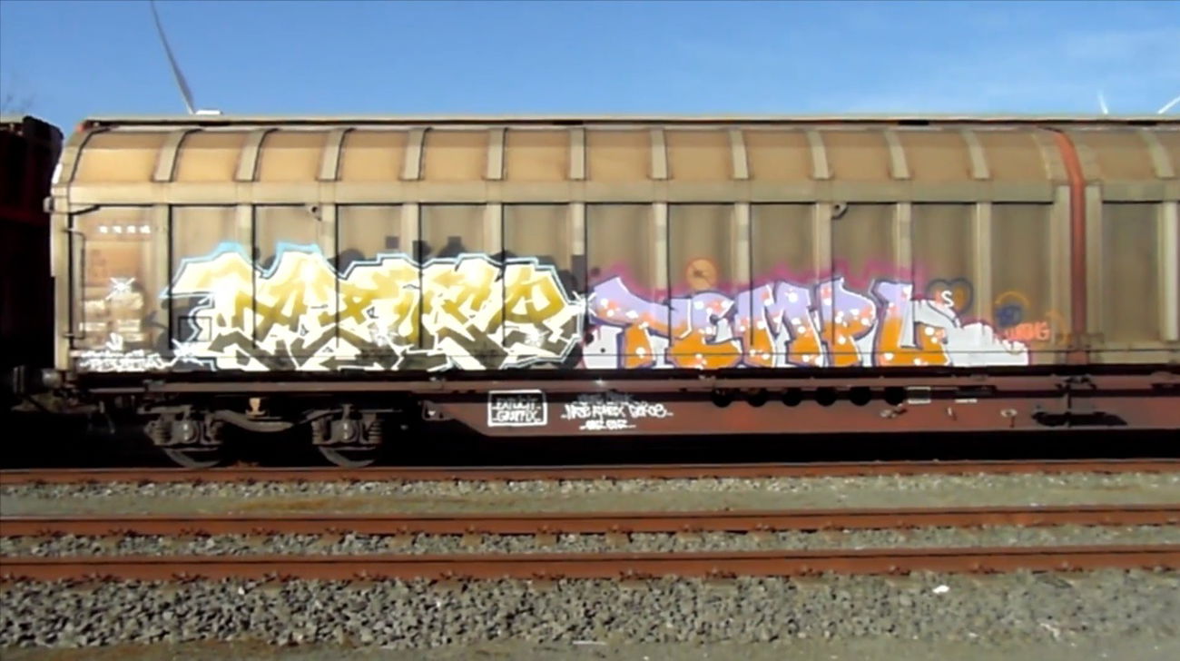 Graffiti Train - Photo by GUETERSLOW