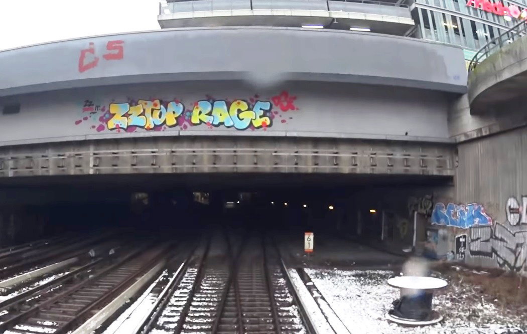 Graffiti Bombing - Photo by GUETERSLOW - zztop, rage