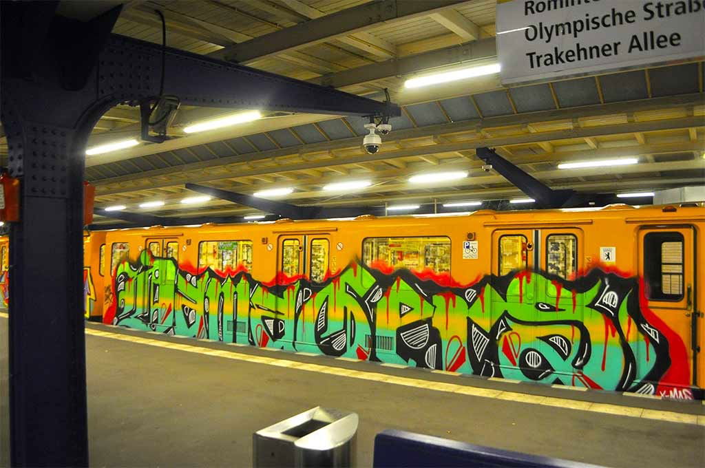 Graffiti Train - Photo by GUETERSLOW