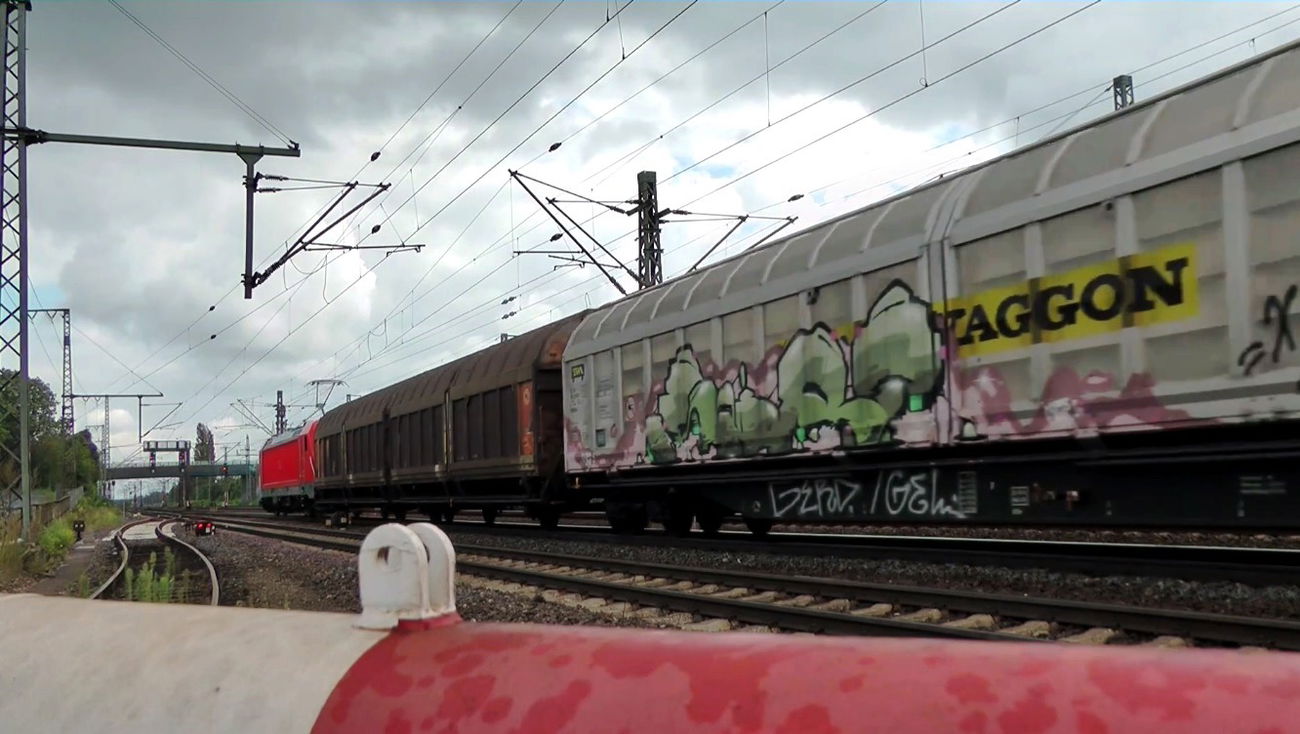 Graffiti Train - Photo by GUETERSLOW