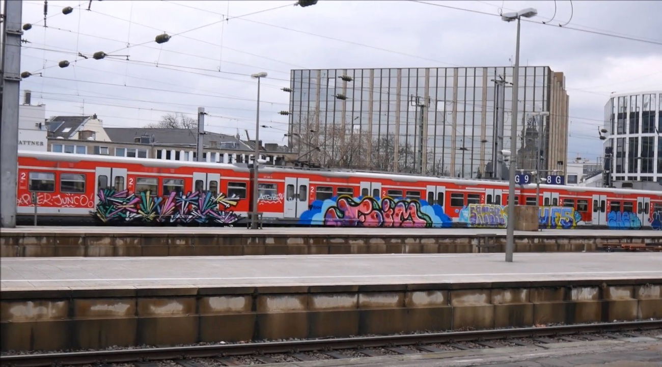 Graffiti Train - Photo by GUETERSLOW - foim