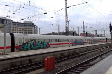 Graffiti Train - Photo by GUETERSLOW - hiper