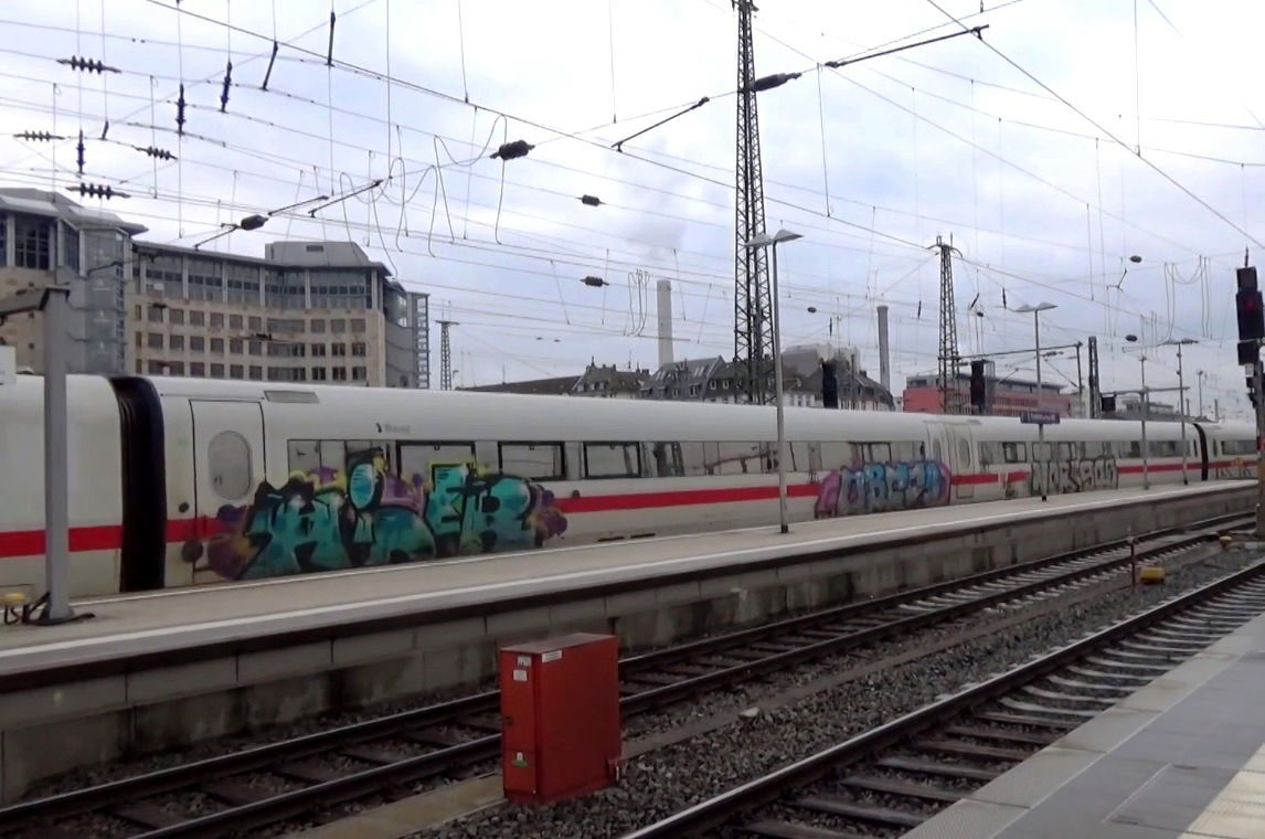 Graffiti Train - Photo by GUETERSLOW - hiper