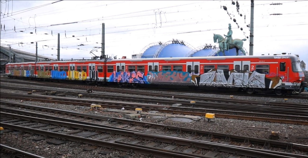 Graffiti Train - Photo by GUETERSLOW