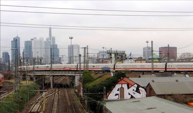 Graffiti Train - Photo by GUETERSLOW