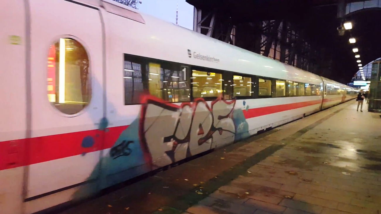Graffiti Train - Photo by GUETERSLOW - fies