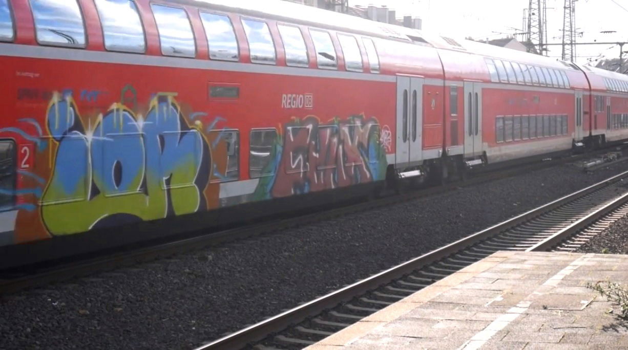 Graffiti Train - Photo by GUETERSLOW