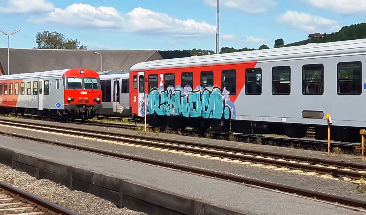 Graffiti Train - Photo by GUETERSLOW
