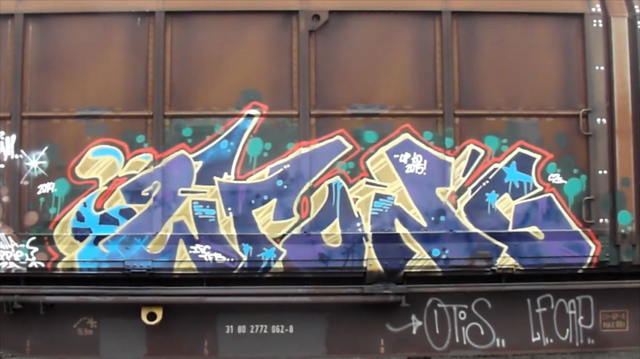Graffiti Train - Photo by GUETERSLOW