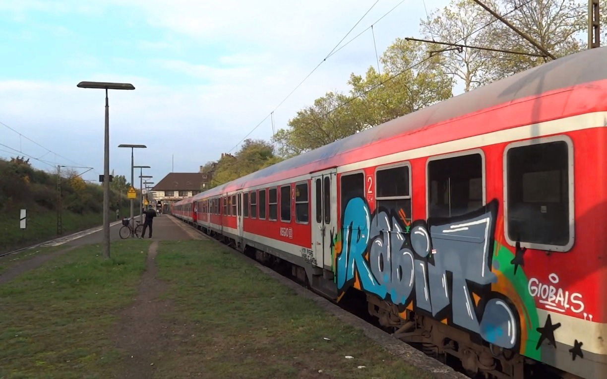 Graffiti Train - Photo by GUETERSLOW - rabit