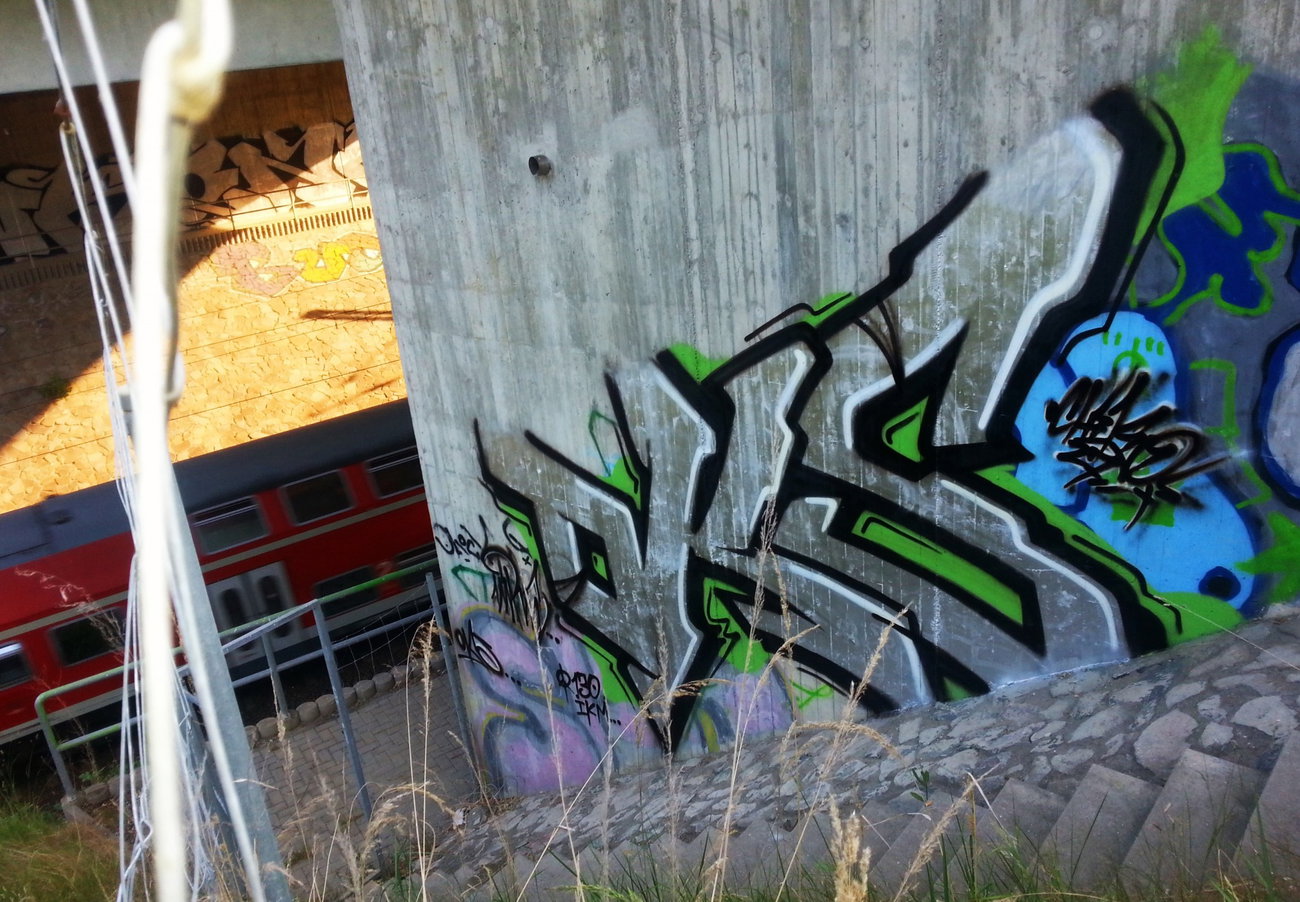 Graffiti Wall - Photo by GaunerZwoSiem - OverKills, Nire, Chiko27