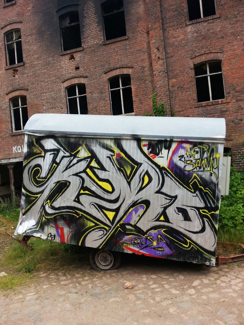 Graffiti Bombing - Photo by GaunerZwoSiem - Kyro