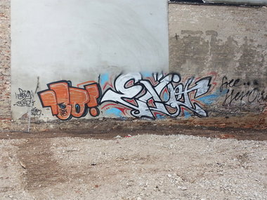 Graffiti Bombing - Photo by GaunerZwoSiem - 130, Exit