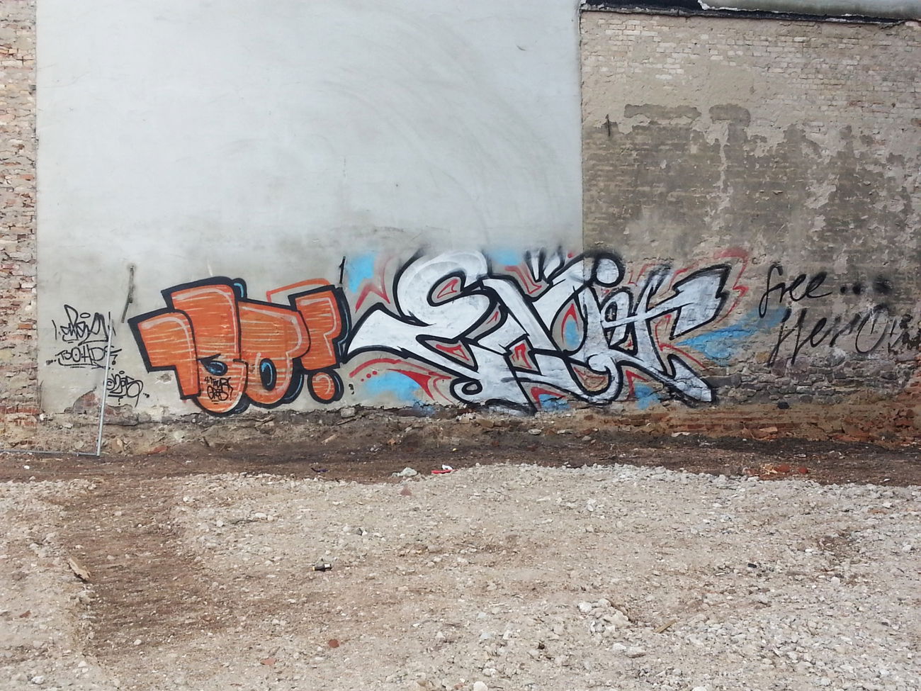 Graffiti Bombing - Photo by GaunerZwoSiem - 130, Exit