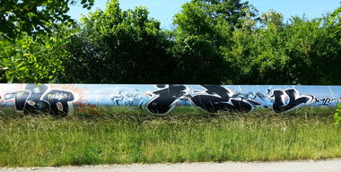 Graffiti Bombing - Photo by GaunerZwoSiem - 130, IZU