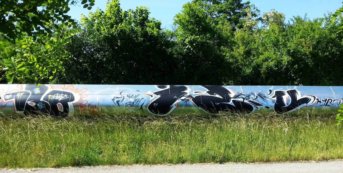 Graffiti Bombing - Photo by GaunerZwoSiem - 130, IZU