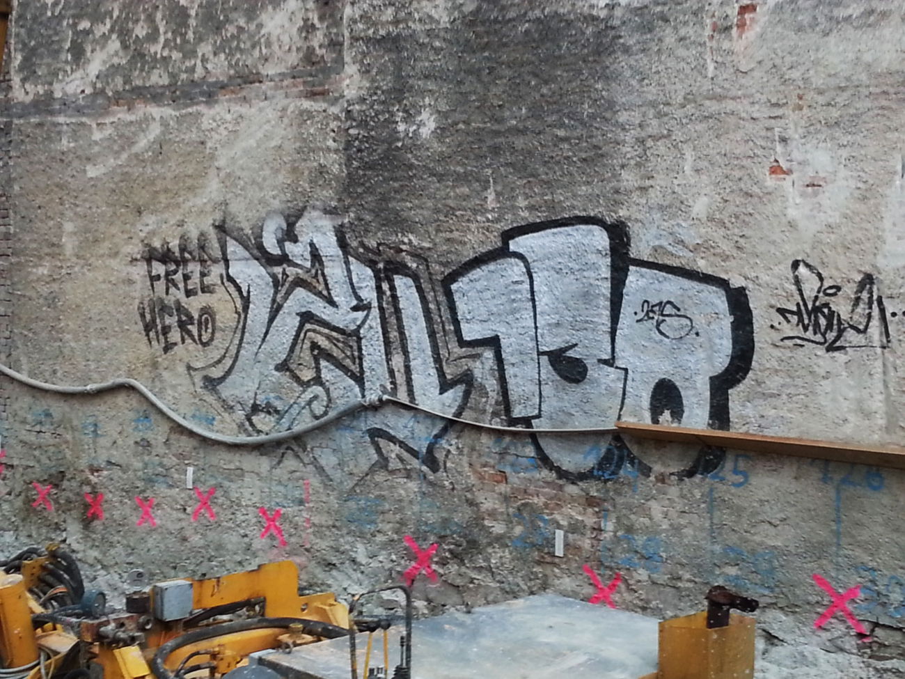 Graffiti Bombing - Photo by GaunerZwoSiem - IZU, 130