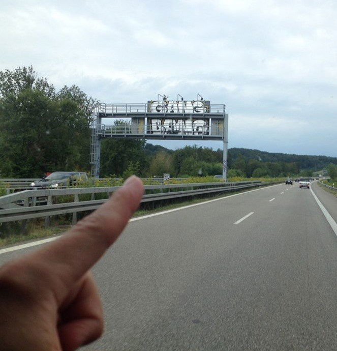 Graffiti Bombing - Photo by GeBiss - Gang, Bang, GB