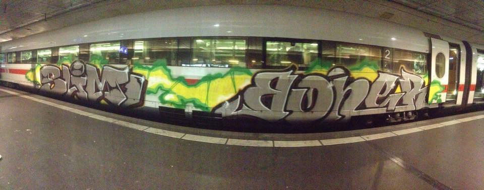 Graffiti Train in Bern - Photo by GeBiss - Slime, Boner, Gb