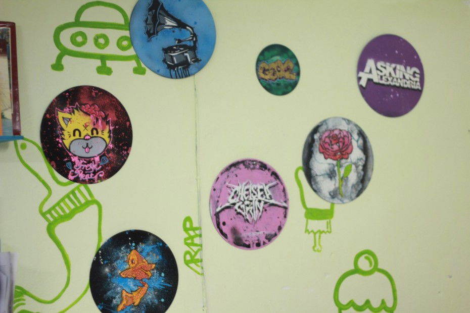 Graffiti Artwork in Ukraine - Photo by Geoz - canvas, graffiti, shop (2013)