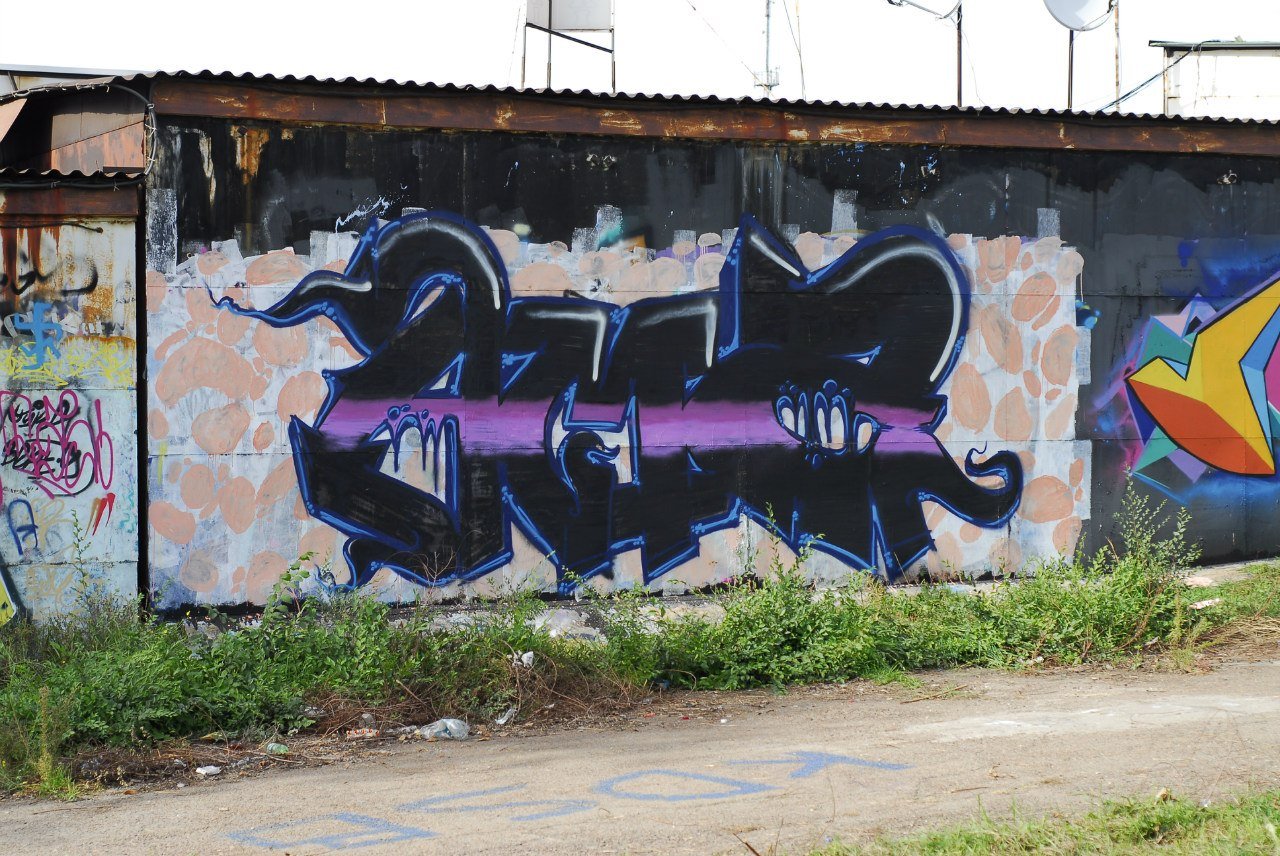Graffiti Wall - Photo by Geoz - GEOZ (2012)