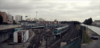 Graffiti Train in Paris - Photo by GerdemGerdem