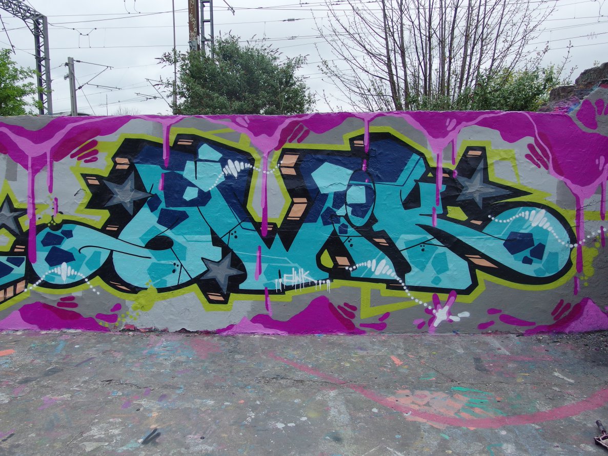 Graffiti Wall - Photo by GerdemGerdem - owik