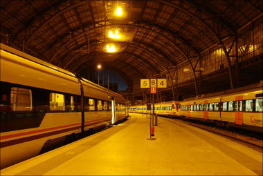 Graffiti Artwork - Photo by GerdemGerdem - bcn, station