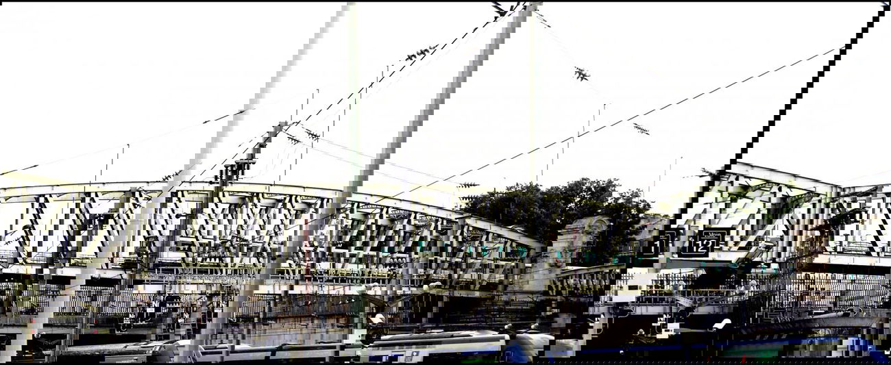 Graffiti Artwork in Paris - Photo by GerdemGerdem - pari