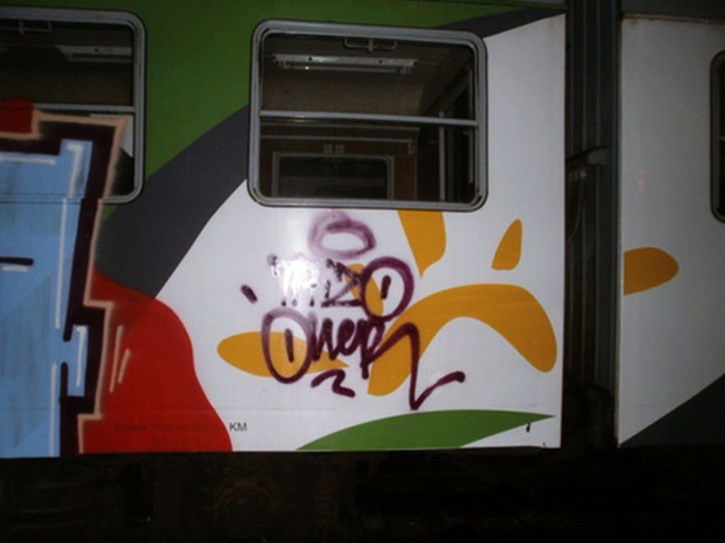 Graffiti Train - Photo by GerdemGerdem - t.one