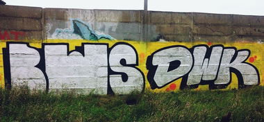 Graffiti Bombing - Photo by GerdemGerdem - crews