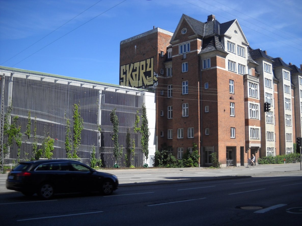 Graffiti Bombing in Copenhagen - Photo by GerdemGerdem