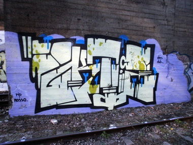 Graffiti Bombing - Photo by GerdemGerdem - oktizz