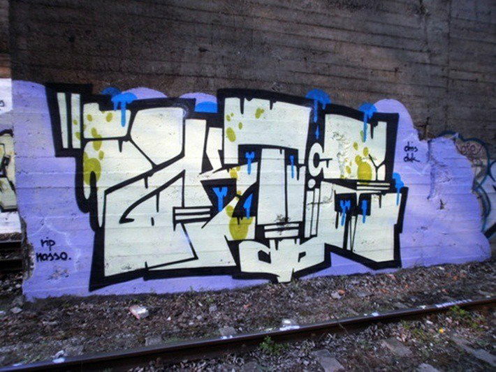 Graffiti Bombing - Photo by GerdemGerdem - oktizz