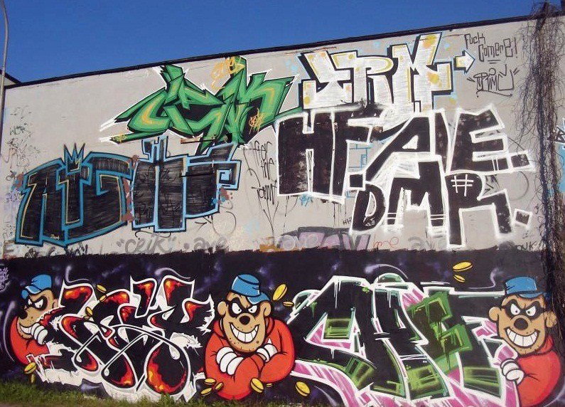 Graffiti Wall - Photo by GerdemGerdem - ceik, chef, crmawe